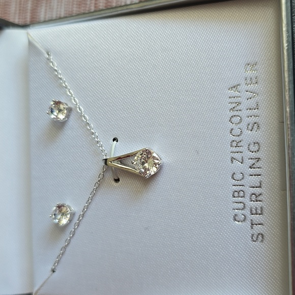 PRIMROSE BEAUTIFUL CUBIC ZIRCONIA STERLING SILVER NECKLACE AND MATCHING EARRINGS - Picture 4 of 8